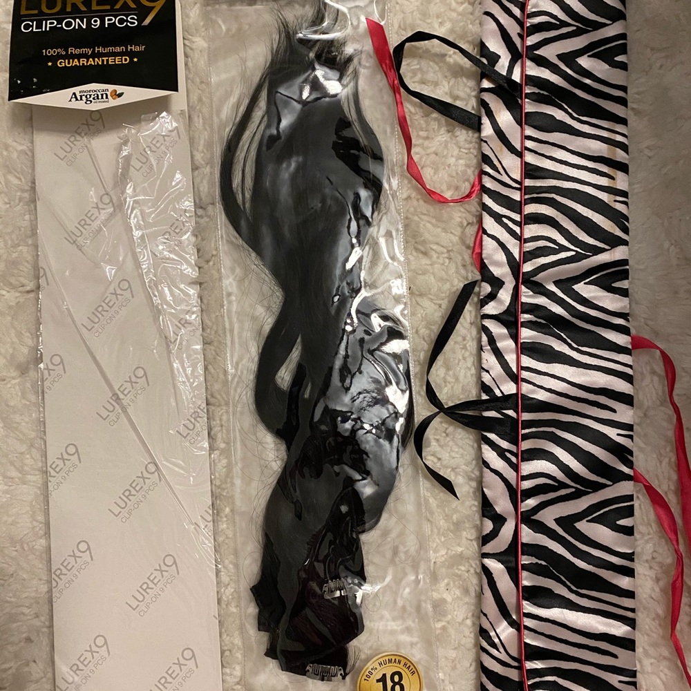 18” Black clip in Hair extensions. Straight. 9 pieces. Comes with storage bag.
